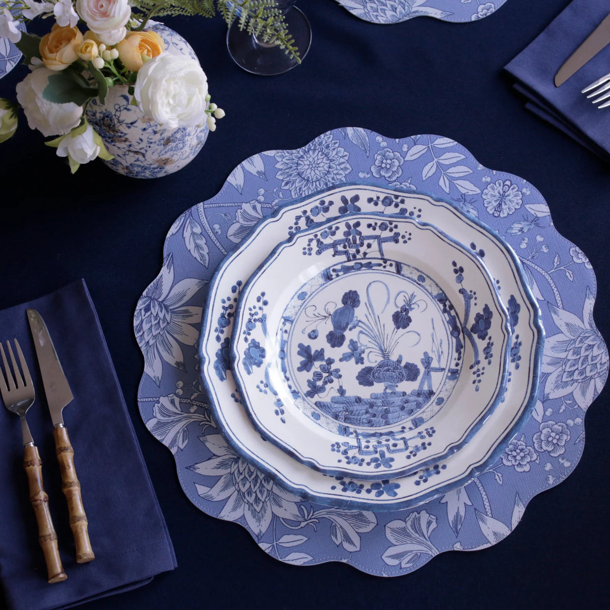 VIDA Faenza 11" Dinner Plate Set of 4 in White and Blue - The Preppy Bunny