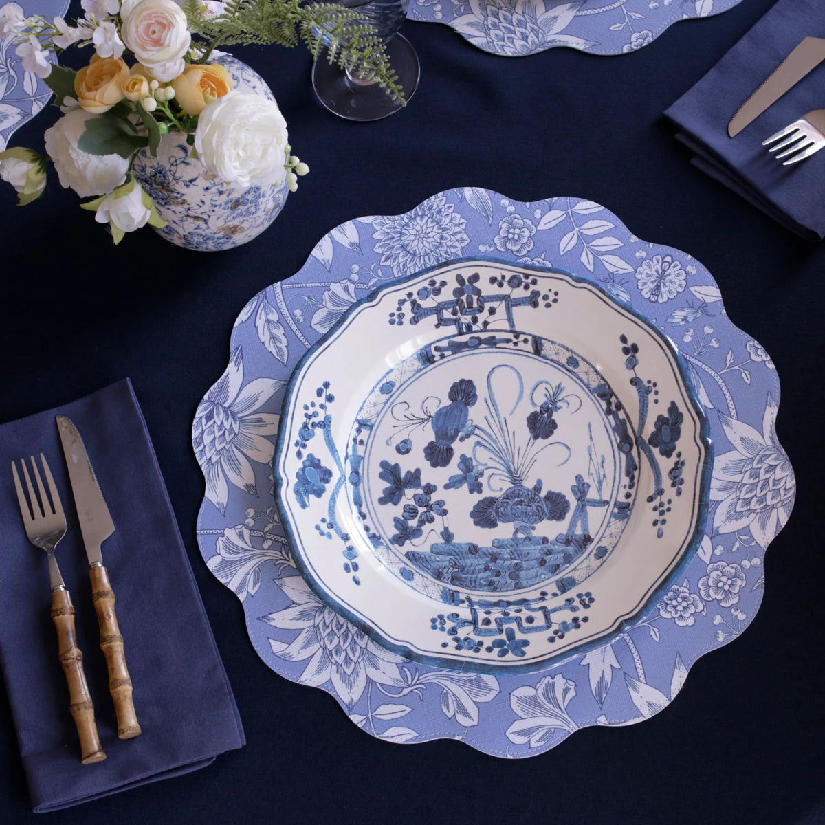 VIDA Faenza 11" Dinner Plate Set of 4 in White and Blue - The Preppy Bunny