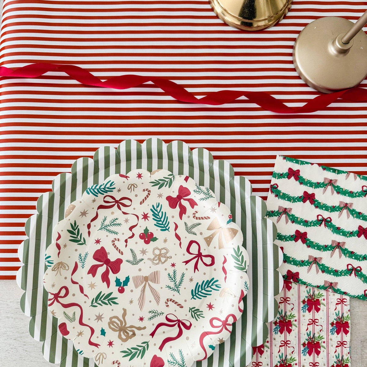Green & White Candy Stripe Scalloped Paper Dinner Plates (12pcs) - The Preppy Bunny