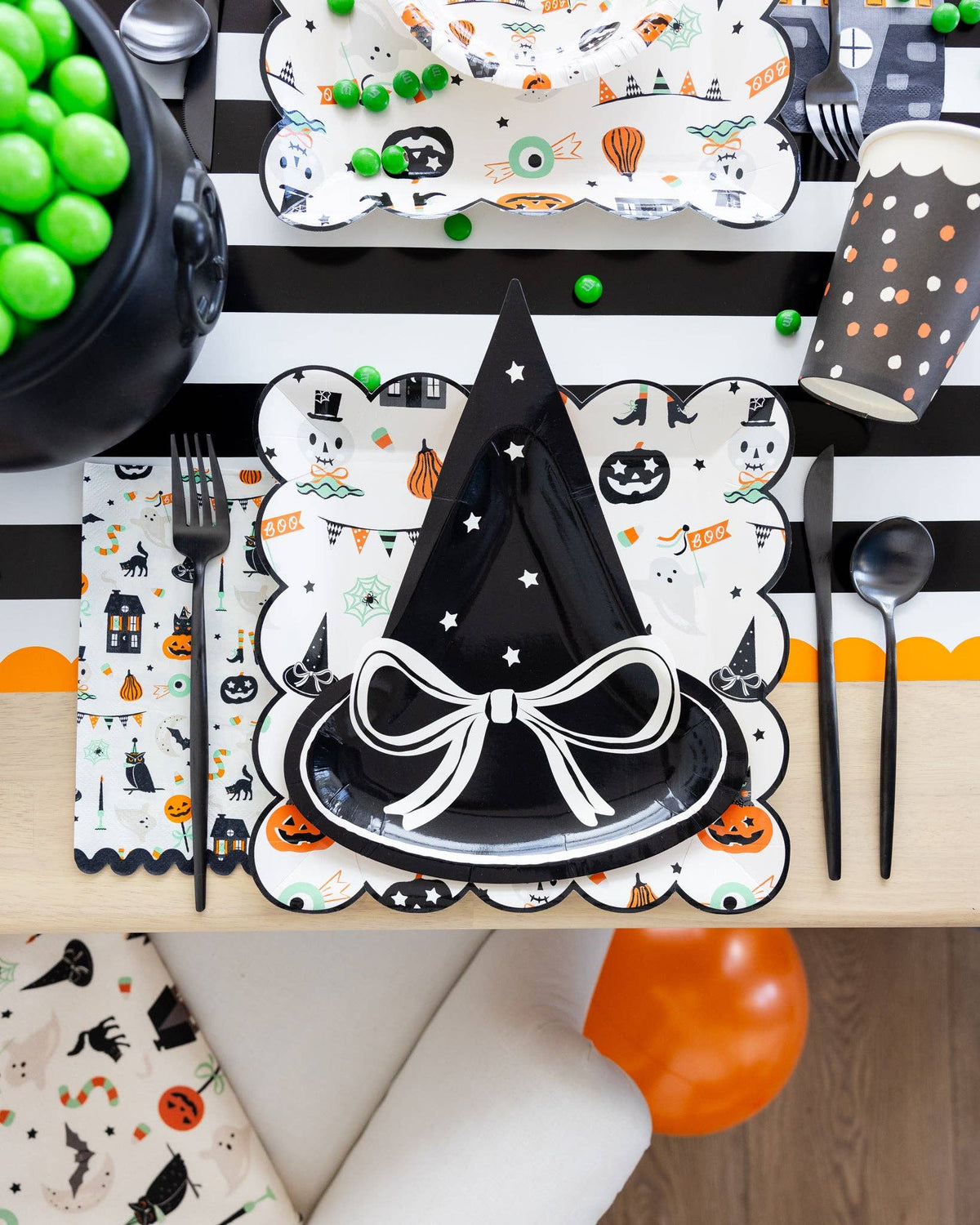 Tricks &amp; Treats 10&quot; Paper Plates - The Preppy Bunny