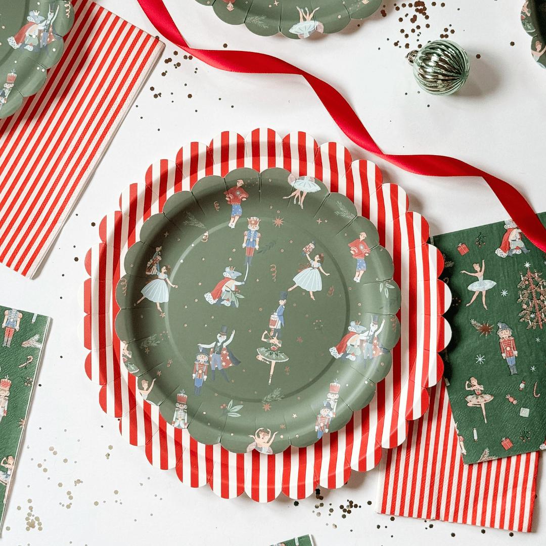 Red & White Candy Stripe Scalloped Paper Dinner Plates (12pcs) - The Preppy Bunny