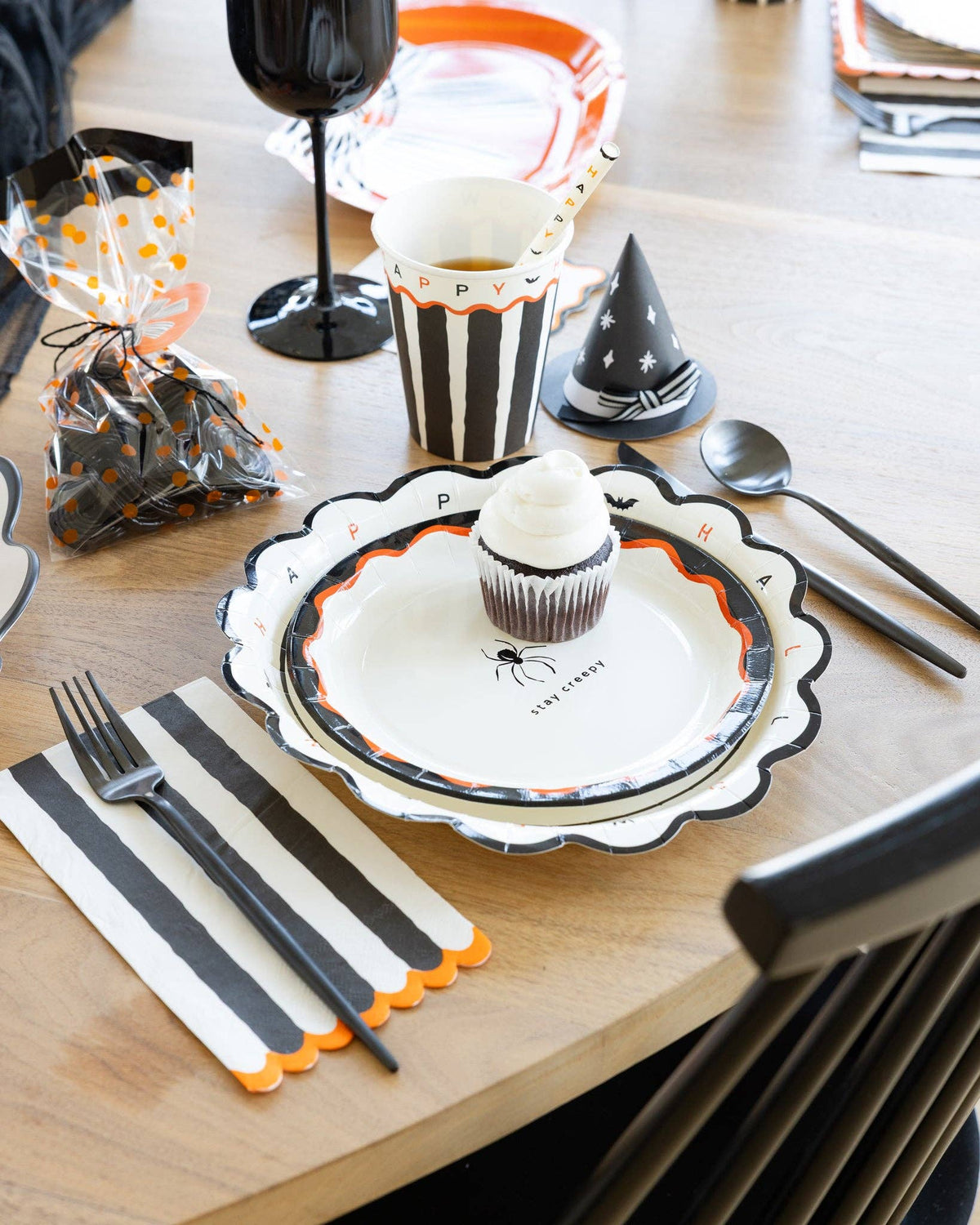 Spooky Icon 8" Plate Set