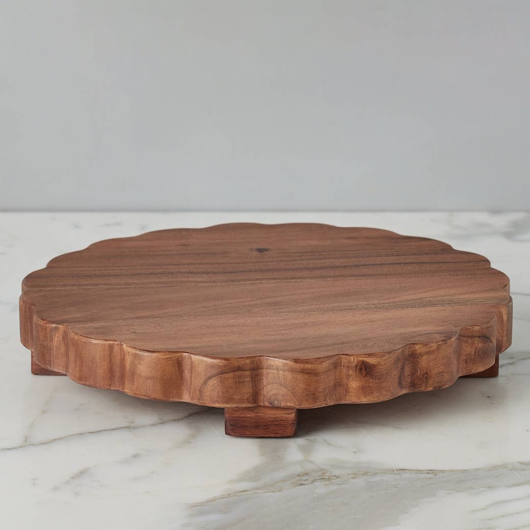 Scalloped Large Round Trivet Riser in Natural - The Preppy Bunny
