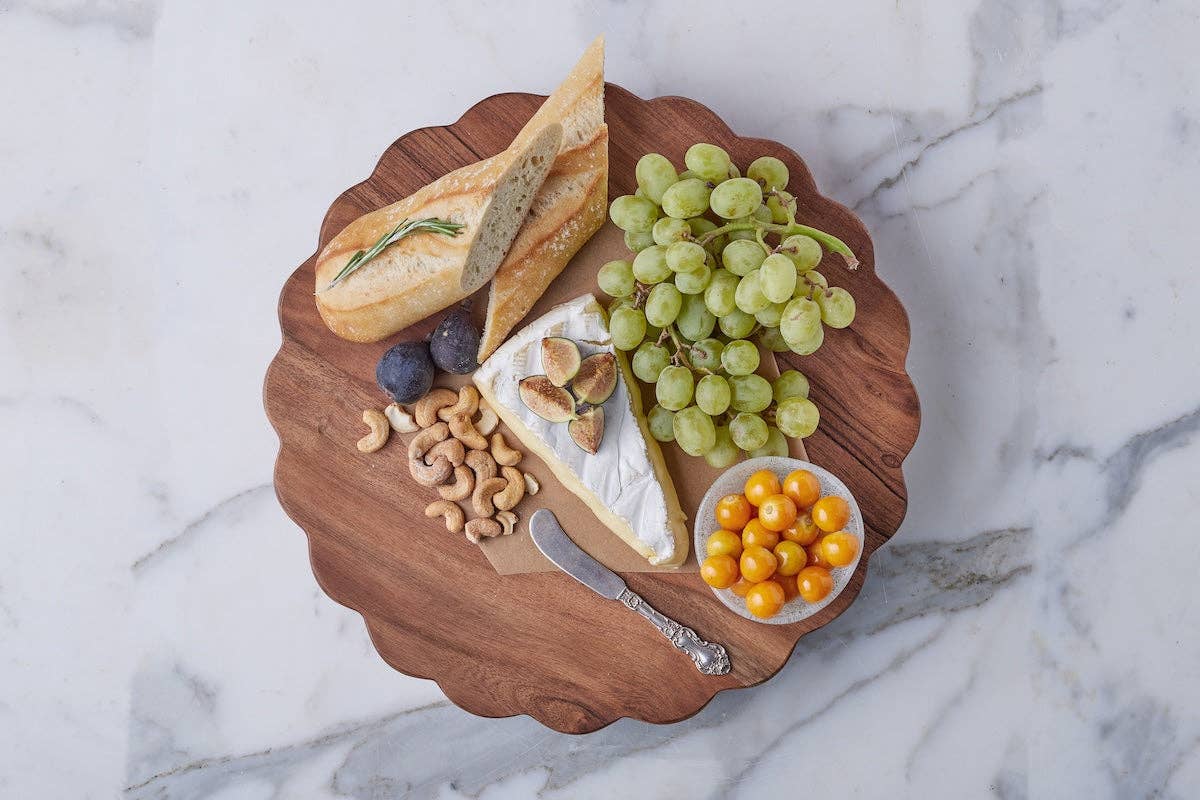 Scalloped Large Round Trivet Riser in Natural - The Preppy Bunny