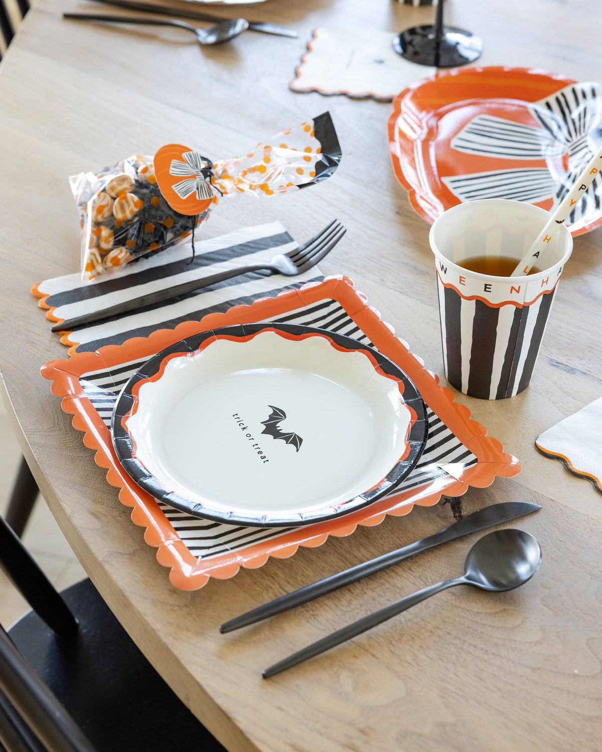 Spooky Icon 8" Plate Set