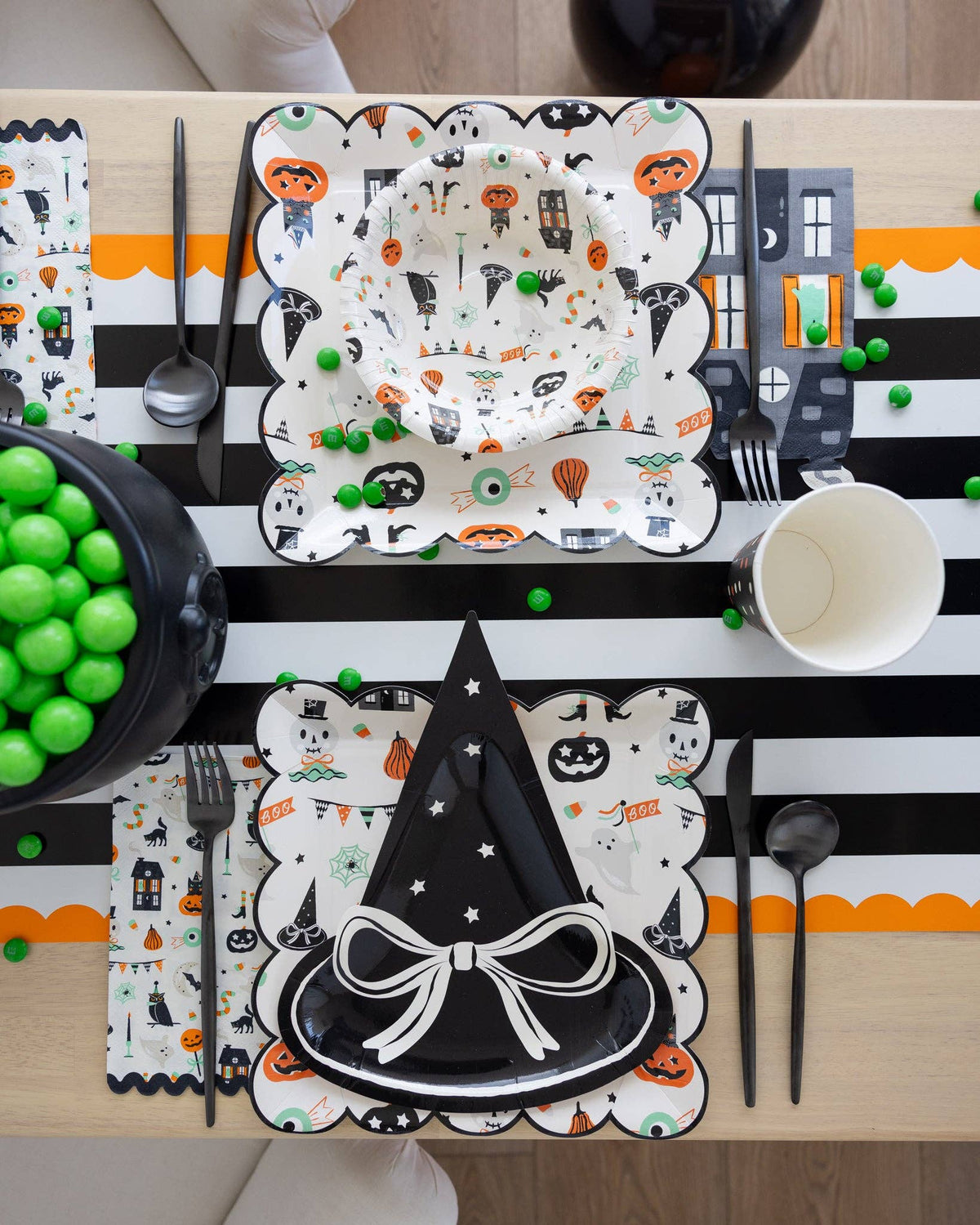 Tricks &amp; Treats 10&quot; Paper Plates - The Preppy Bunny