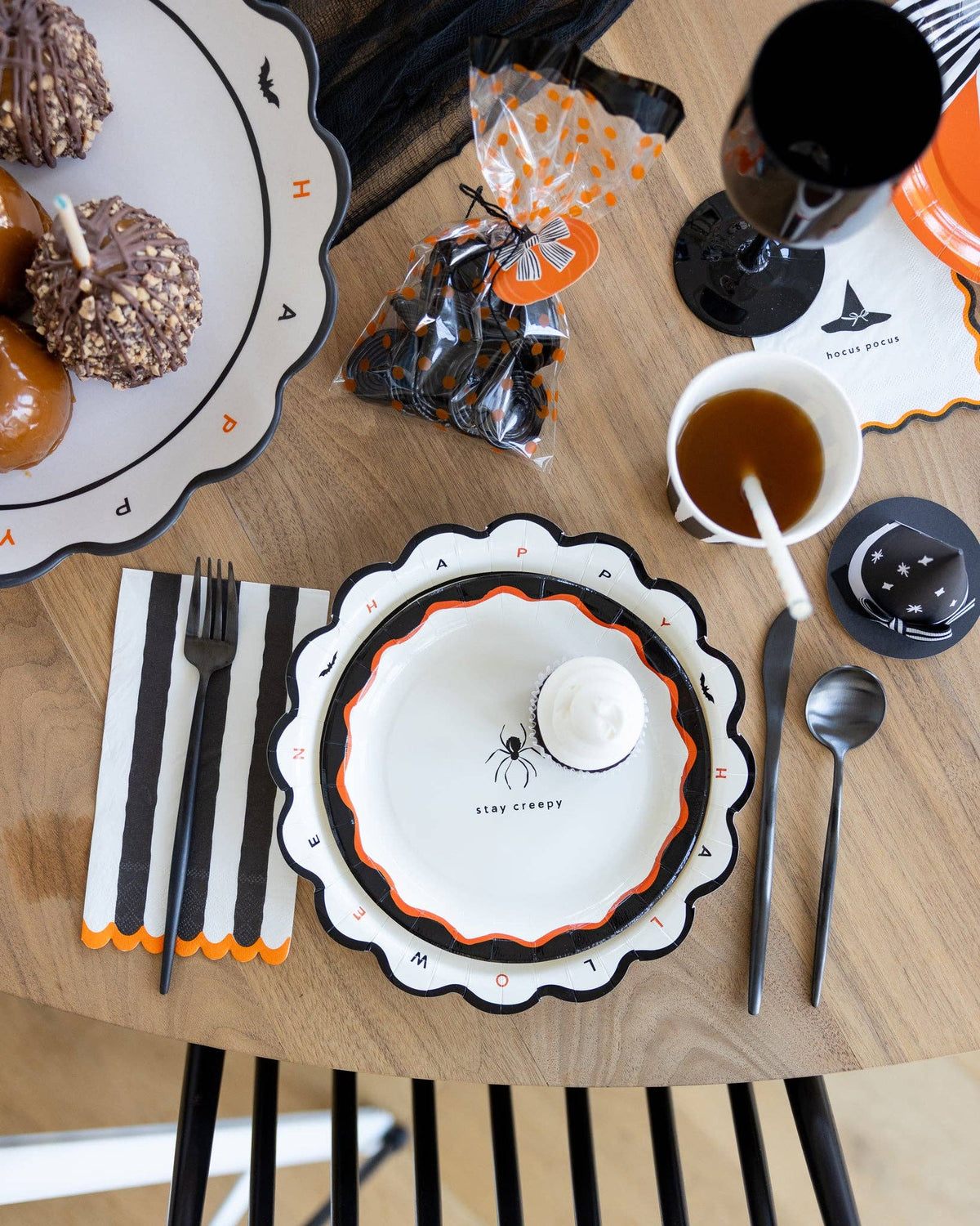 Spooky Icon 8" Plate Set
