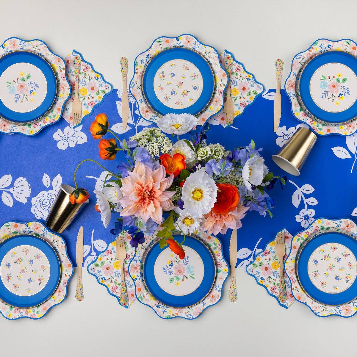 MULTICOLOR FULL FLORAL PATTERN DINNER PLATES - The Preppy Bunny
