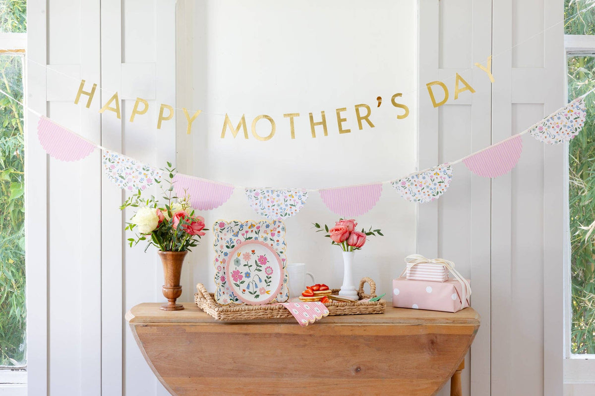 Floral Round 8" Plates - The Preppy Bunny