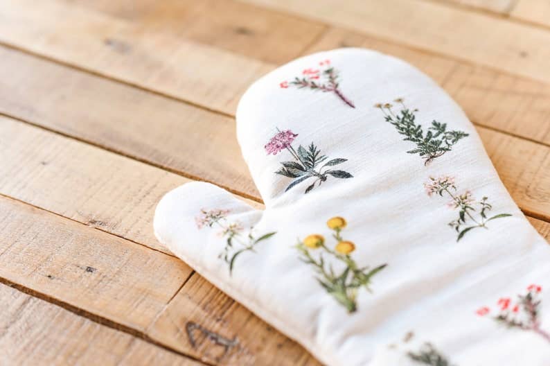 Flora Oven Mitt - The Preppy Bunny